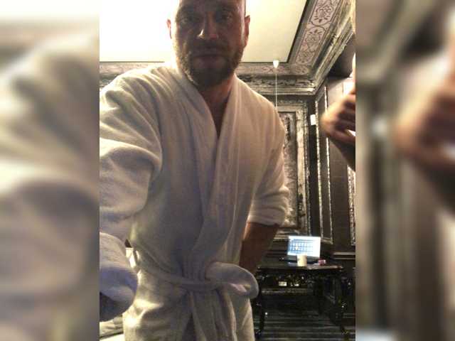 Live sex webcam photo for Goldxxxshoy #272830710