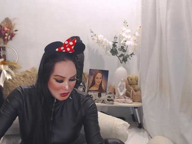 Live sex webcam photo for GorgeousHearty #290877228