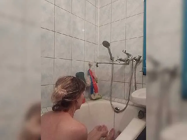 Live sex webcam photo for GortensiaMone #276028363