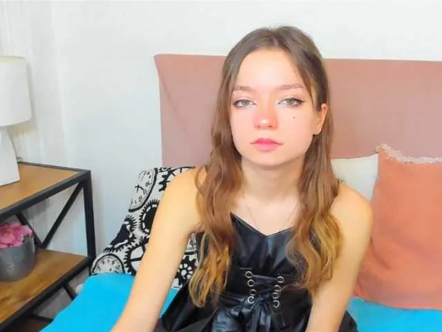 Live sex webcam photo for GraceShow #277359122