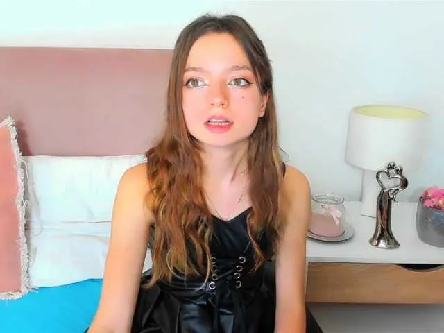 Live sex webcam photo for GraceShow #277374830