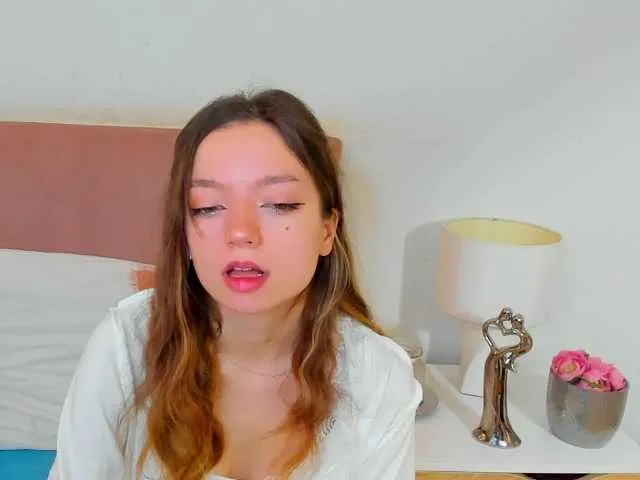 Live sex webcam photo for GraceShow #277434369