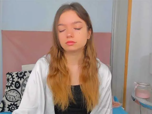 Live sex webcam photo for GraceShow #277649530
