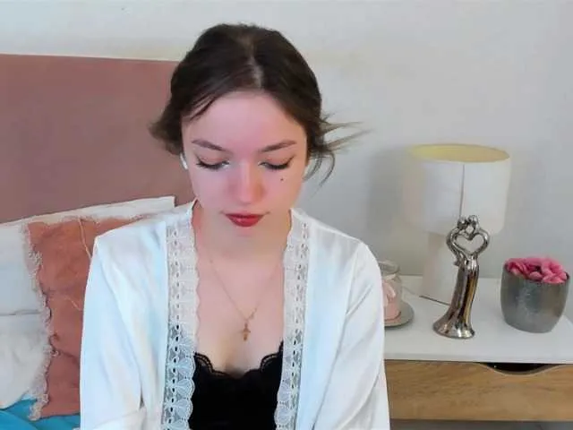 Live sex webcam photo for GraceShow #277683215
