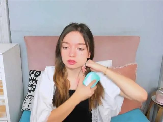Live sex webcam photo for GraceShow #277796162