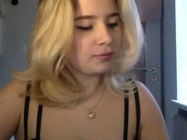 Live sex webcam photo for GraceXhoney #271883605