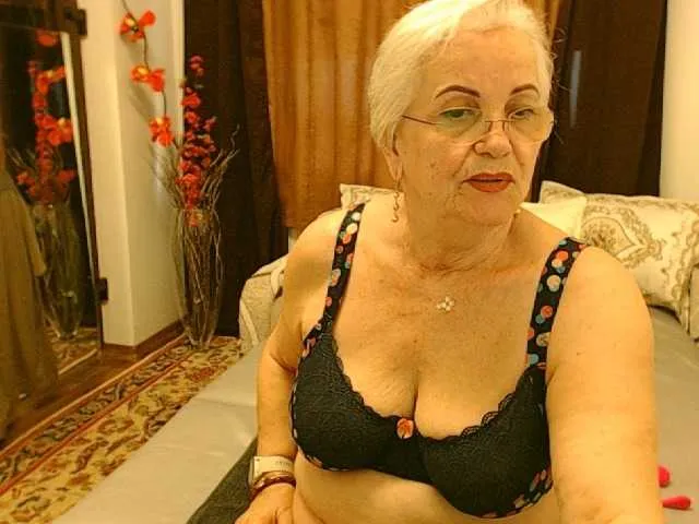 Live sex webcam photo for GrannyCarla #275531062