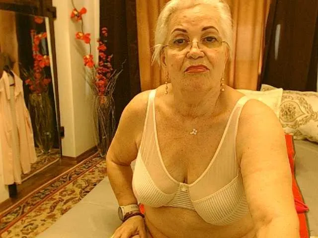 Live sex webcam photo for GrannyCarla #275588223