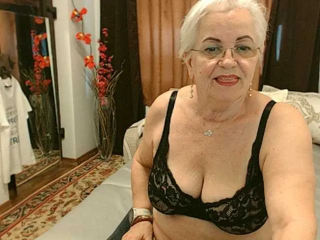 Live sex webcam photo for GrannyCarla #275597661