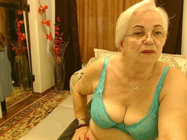 Live sex webcam photo for GrannyCarla #275674128
