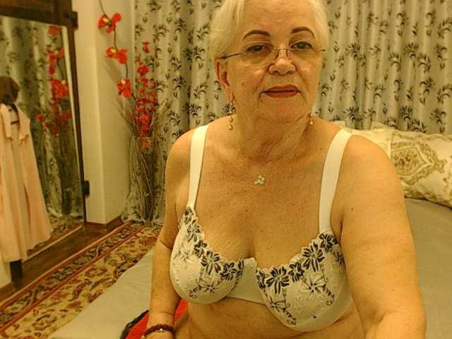 Live sex webcam photo for GrannyCarla #275725437