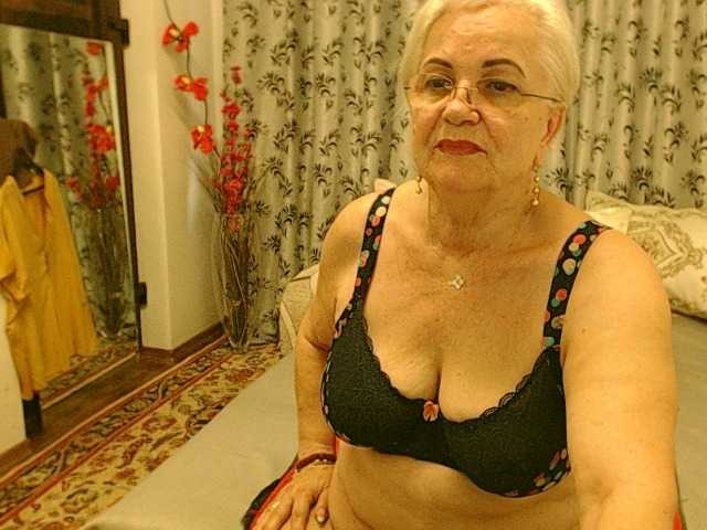 Live sex webcam photo for GrannyCarla #275900270