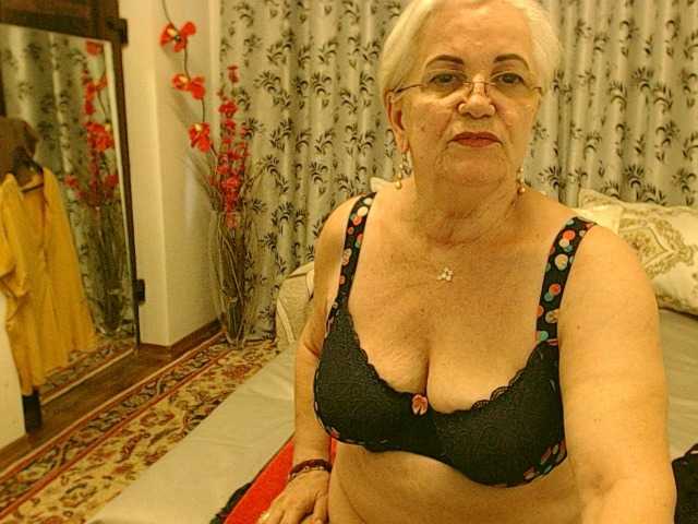 Live sex webcam photo for GrannyCarla #275902828