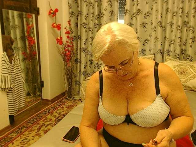 Live sex webcam photo for GrannyCarla #276160839