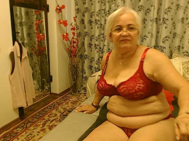 Live sex webcam photo for GrannyCarla #276423156