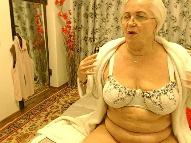 Live sex webcam photo for GrannyCarla #276660765