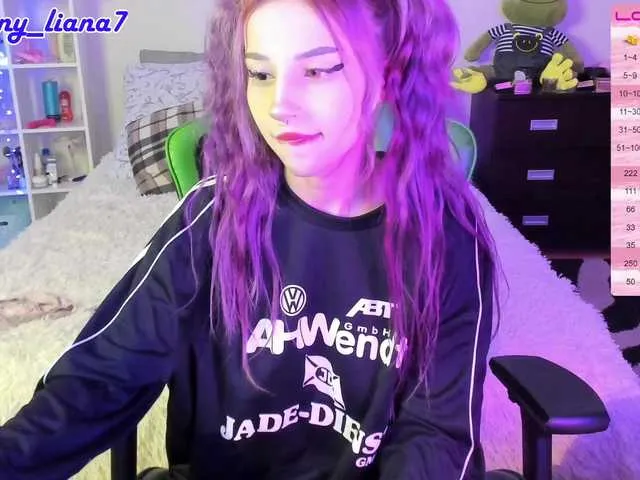 Live sex webcam photo for Greedy-Kim5 #271807854