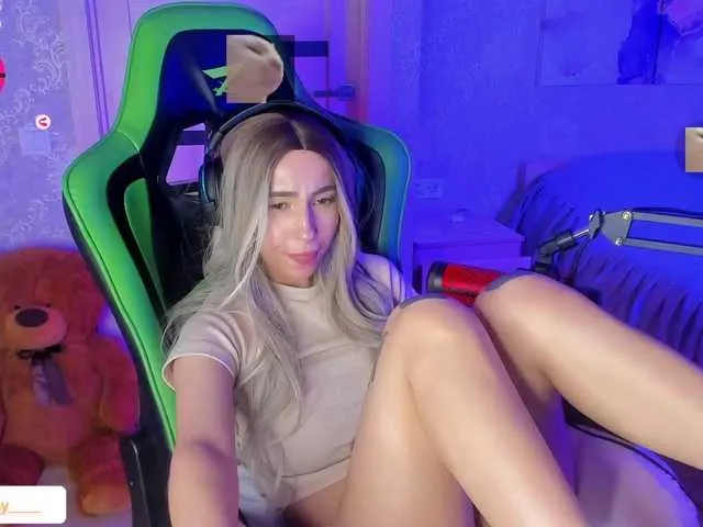 Live sex webcam photo for Greedy-Kim5 #275610078