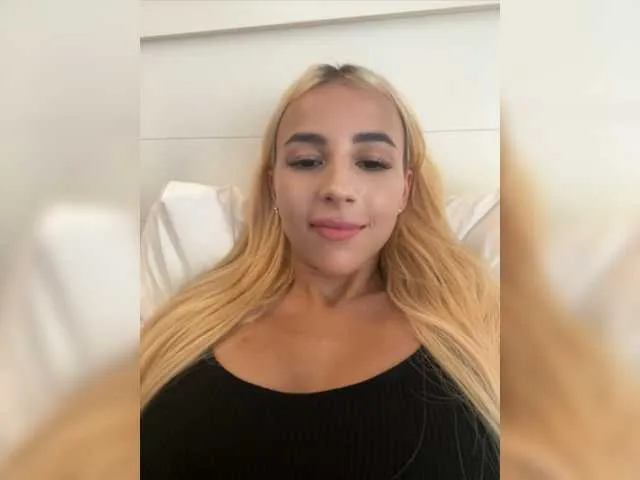 Live sex webcam photo for Greedy-Kim5 #276169664