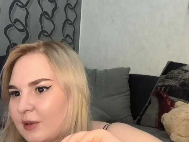 Live sex webcam photo for Greeenfriends6969 #276769649