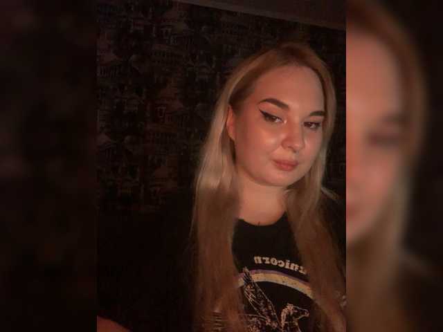 Live sex webcam photo for Greeenfriends6969 #276828585