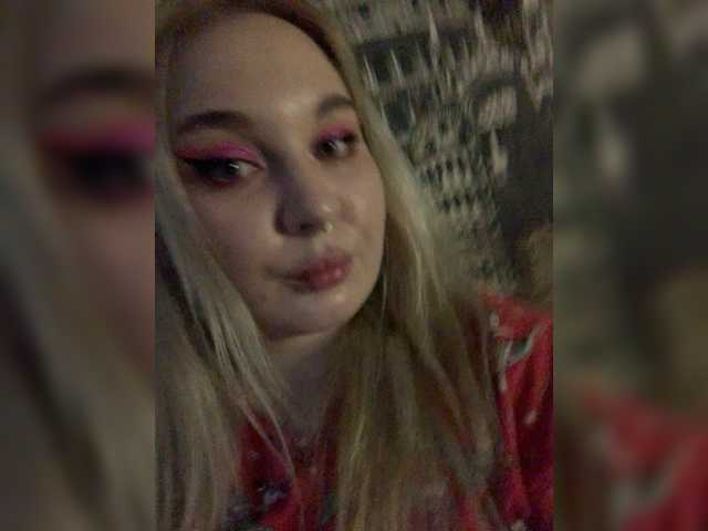 Live sex webcam photo for Greeenfriends6969 #276841137