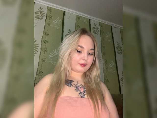 Live sex webcam photo for Greeenfriends6969 #276958846