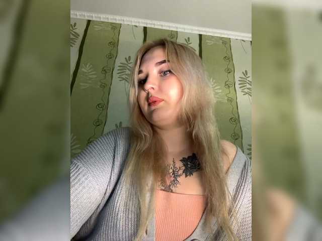 Live sex webcam photo for Greeenfriends6969 #276973002