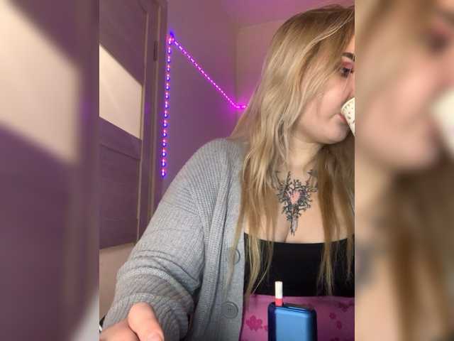 Live sex webcam photo for Greeenfriends6969 #277024694