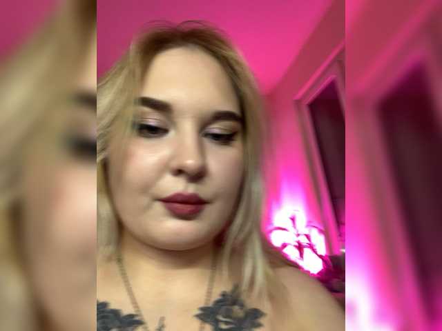 Live sex webcam photo for Greeenfriends6969 #277074062