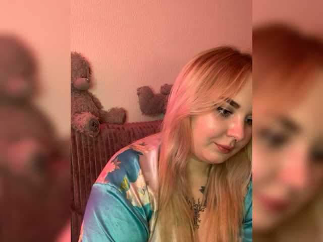 Live sex webcam photo for Greeenfriends6969 #277097367