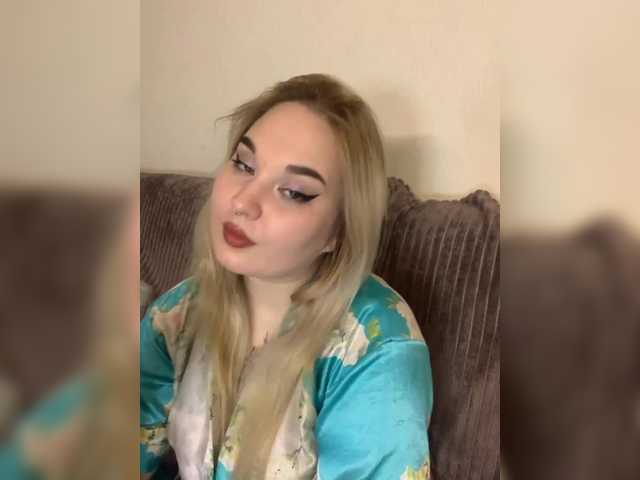 Live sex webcam photo for Greeenfriends6969 #277119613