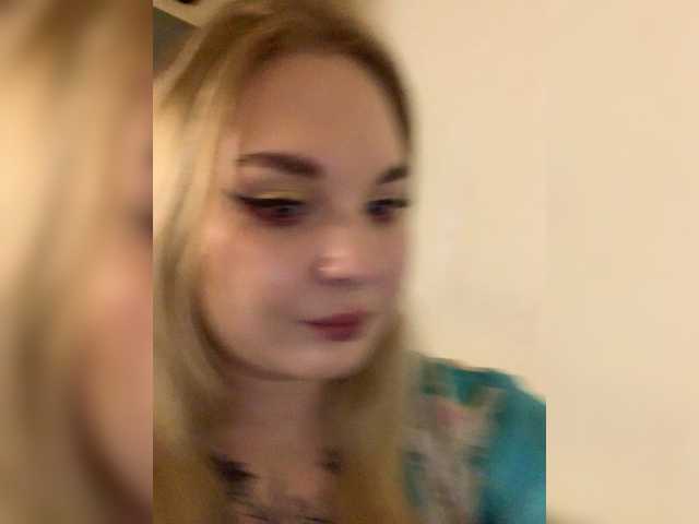 Live sex webcam photo for Greeenfriends6969 #277232537