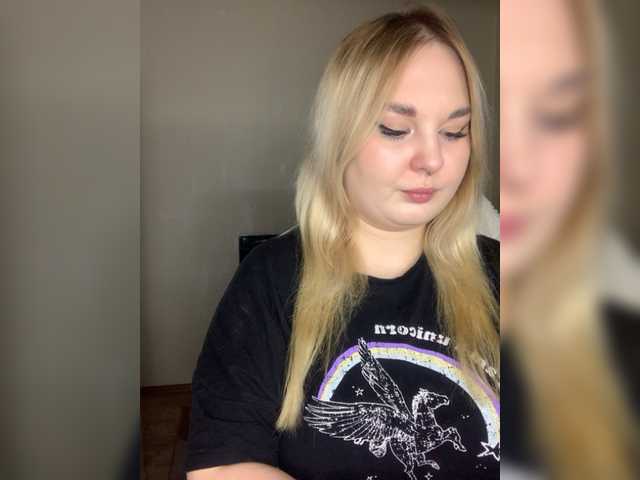 Live sex webcam photo for Greeenfriends6969 #277348444