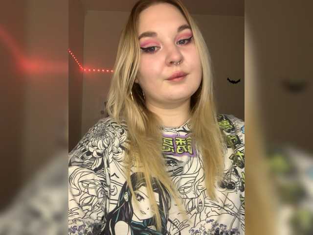 Live sex webcam photo for Greeenfriends6969 #277623717