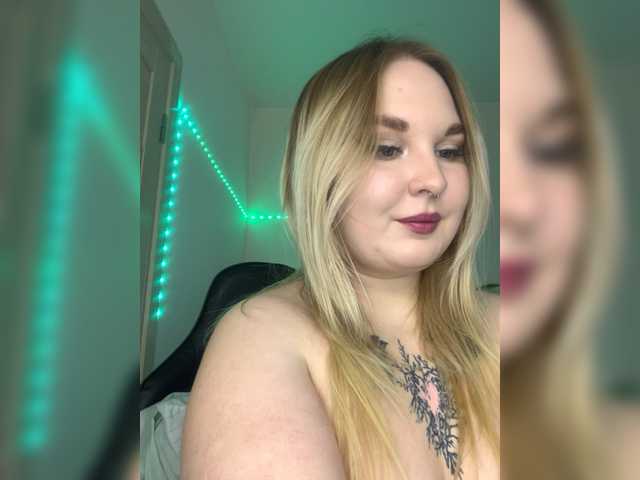 Live sex webcam photo for Greeenfriends6969 #277762761