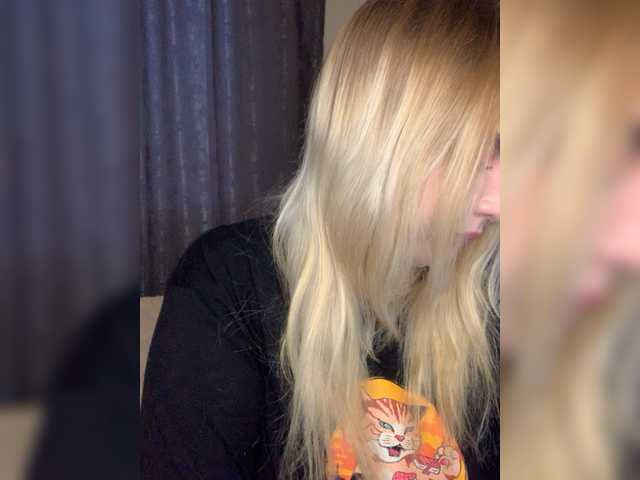 Live sex webcam photo for Greeenfriends6969 #277813551