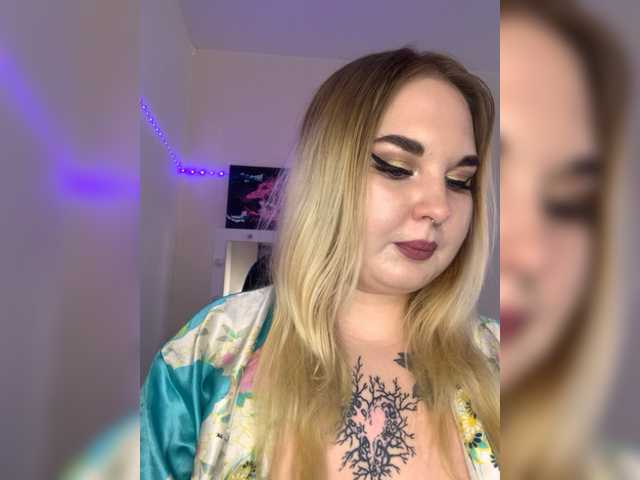 Live sex webcam photo for Greeenfriends6969 #278025149