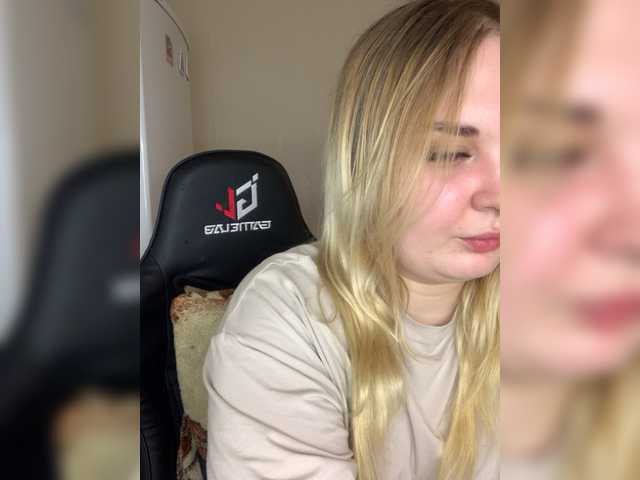 Live sex webcam photo for Greeenfriends6969 #278039424