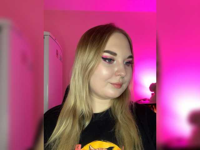 Live sex webcam photo for Greeenfriends6969 #278119309