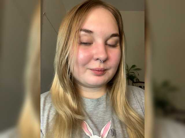 Live sex webcam photo for Greeenfriends6969 #278157678