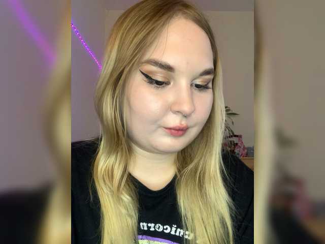 Live sex webcam photo for Greeenfriends6969 #278215133