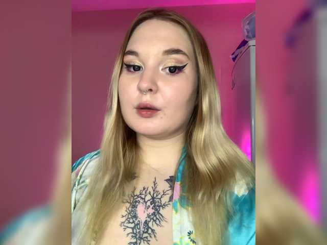 Live sex webcam photo for Greeenfriends6969 #278250487