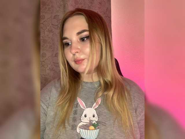 Live sex webcam photo for Greeenfriends6969 #280697962