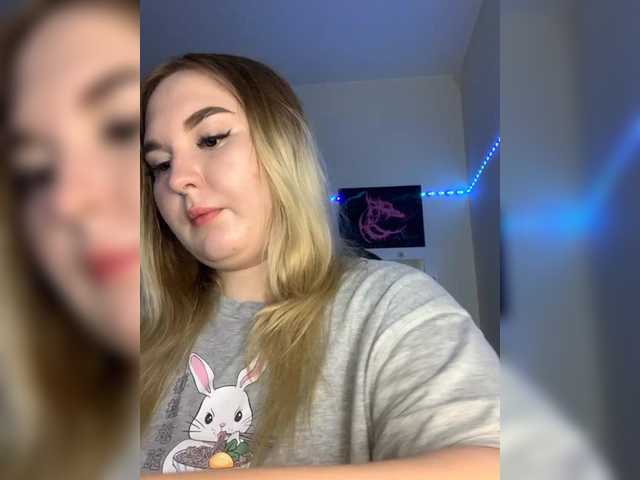 Live sex webcam photo for Greeenfriends6969 #283774857