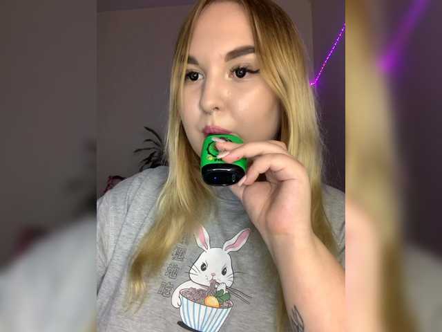 Live sex webcam photo for Greeenfriends6969 #288088674