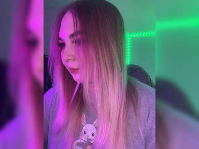 Live sex webcam photo for Greeenfriends6969 #290289818