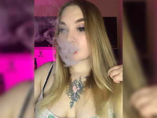 Live sex webcam photo for Greeenfriends6969 #290304020