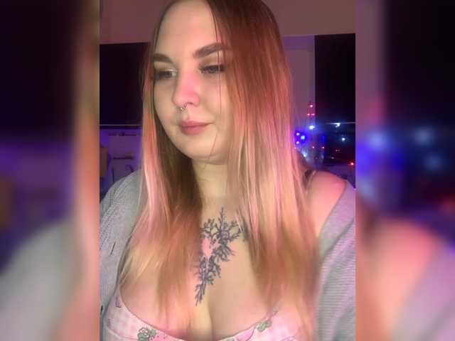 Live sex webcam photo for Greeenfriends6969 #290319513