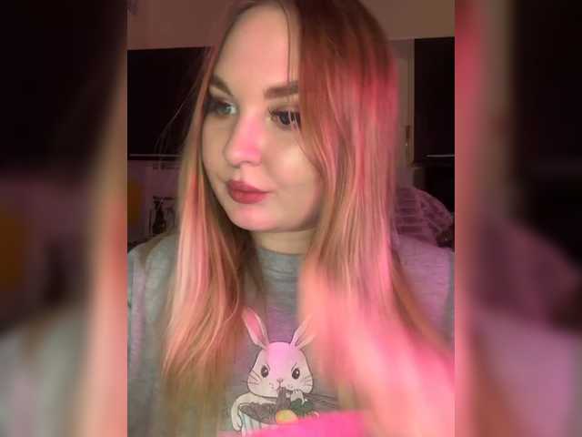 Live sex webcam photo for Greeenfriends6969 #290372180